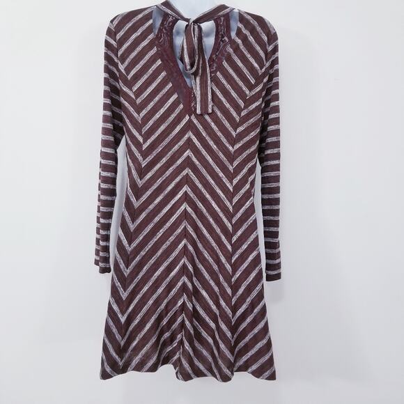Entro Cut Out Tie back Chevron Print Swing Dress - Picture 3 of 10